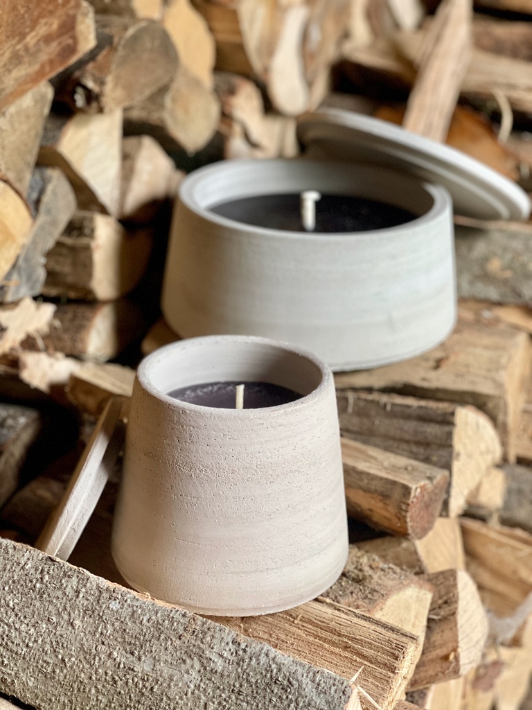 Grey terracotta scented (Lavender / Rosemary / Pine) outdoor candle - Conical with cover in Black Giftbox - Ø 16x15cm - 1 ext. cot. - p /4