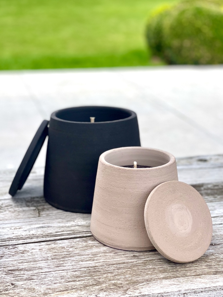 Black terracotta scented (Lavender / Rosemary / Pine) outdoor candle - Conical with cover in Black Giftbox - Ø 20x19cm - 1 ext. cot. - p /2